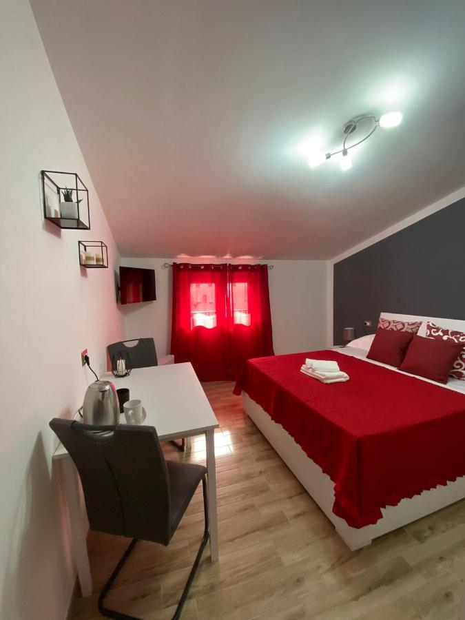 Cadoni Guest House 博萨 外观 照片