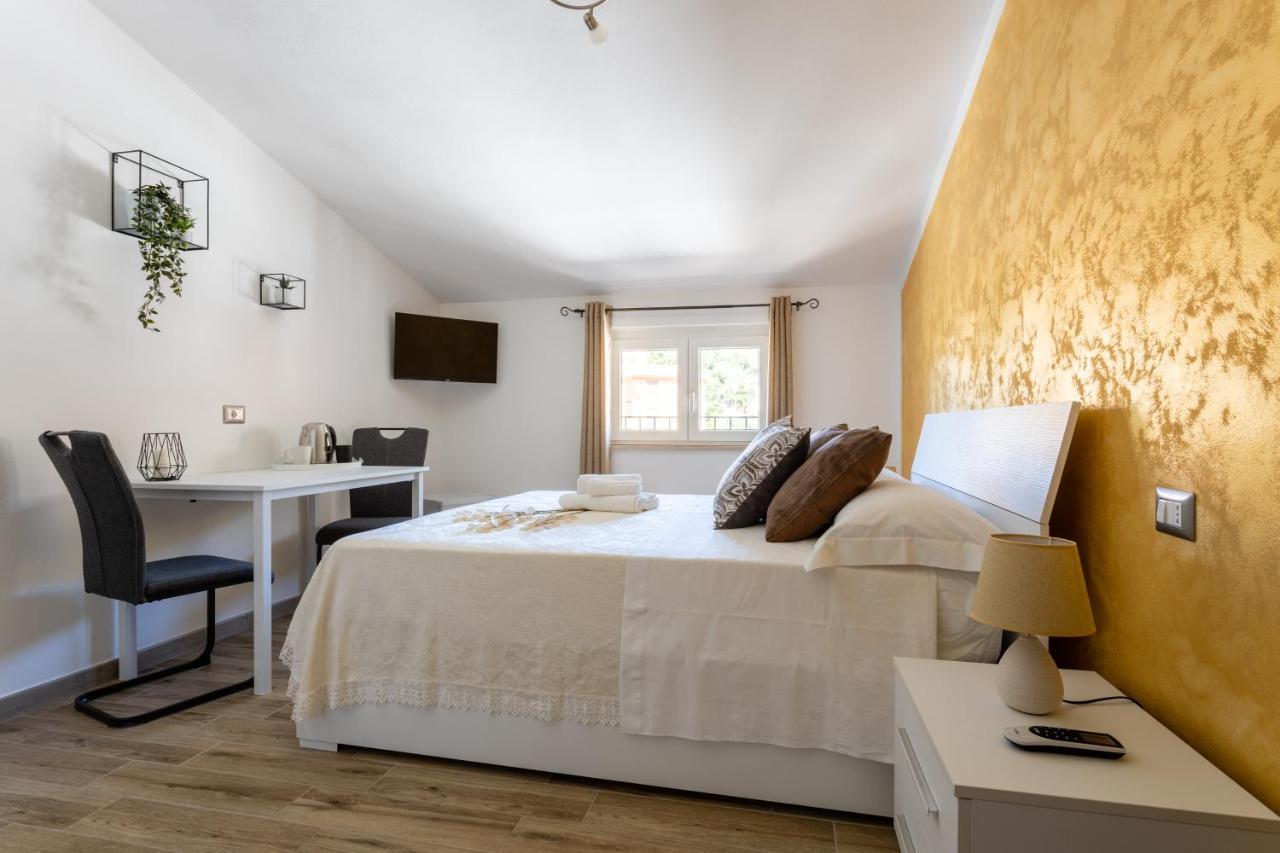 Cadoni Guest House 博萨 外观 照片